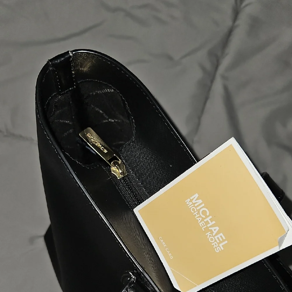 Michael KORS Balck Purse - Picture 8 of 13